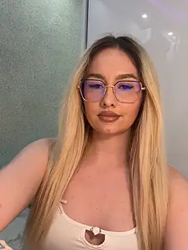 Snapshot of mollyxxx chatting on June 2, 2026, 2:22 am mollyxxx online show from June 2, 2026, 2:22 am