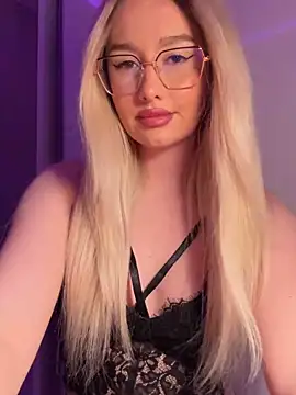 Snapshot of mollyxxx chatting on April 28, 2026, 1:48 am mollyxxx online show from April 28, 2026, 1:48 am