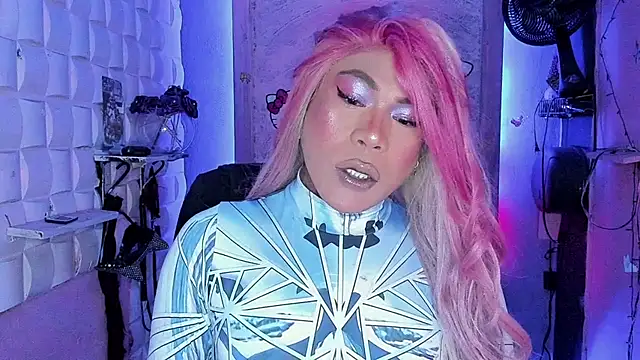 tsviolett online show from March 19, 2025, 5:28 pm