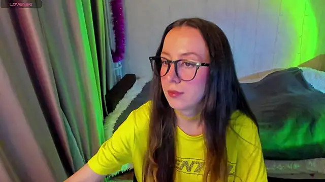 CurlySteph online show from November 6, 2025, 5:50 pm