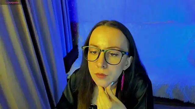 CurlySteph online show from November 3, 2025, 7:39 pm