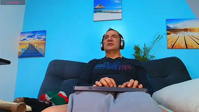 Snapshot of juanses_n_toro chatting on October 4, 2025, 1:12 pm juanses n toro online show from October 4, 2025, 1:12 pm