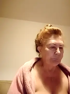 Hottie-Mom online show from September 27, 2025, 9:32 pm