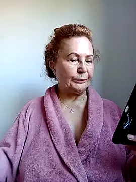 Hottie-Mom online show from September 28, 2025, 9:49 am