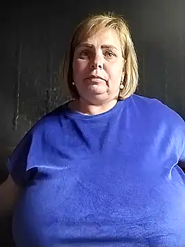 EvaCristal online show from April 17, 2026, 5:49 pm