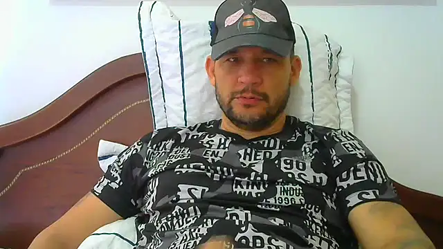 Snapshot of altenori112 chatting on December 18, 2025, 2:43 pm altenori112 online show from December 18, 2025, 2:43 pm