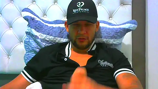 Snapshot of altenori112 chatting on February 13, 2026, 2:33 am altenori112 online show from February 13, 2026, 2:33 am