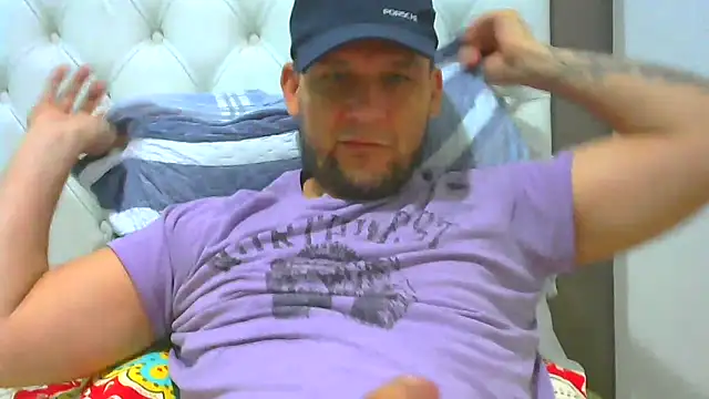 Snapshot of altenori112 chatting on February 4, 2026, 11:33 pm altenori112 online show from February 4, 2026, 11:33 pm