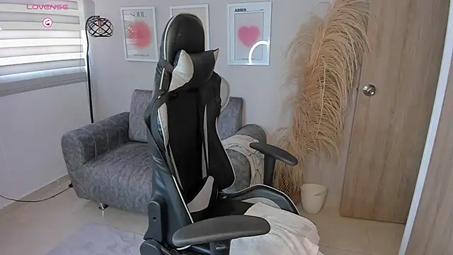 Snapshot of ashley_23_ chatting on October 22, 2025, 6:40 pm ashley 23 online show from October 22, 2025, 6:40 pm