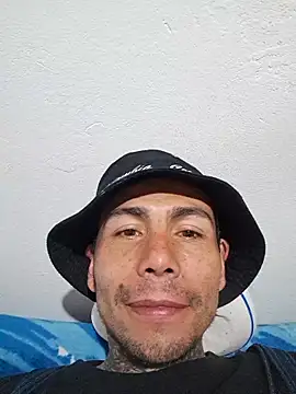 Snapshot of dannnyhot24 chatting on May 10, 2026, 3:25 pm dannnyhot24 online show from May 10, 2026, 3:25 pm