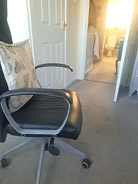 Emily English57 online show from December 2, 2025, 9:33 am