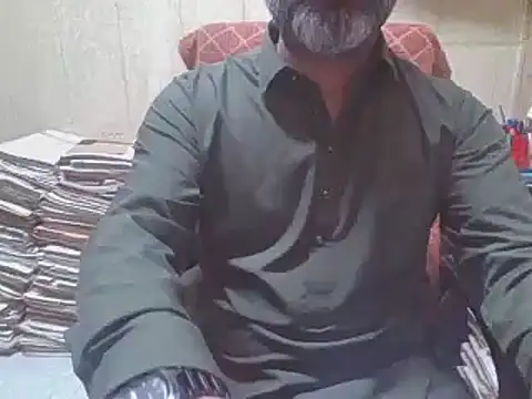 Snapshot of hairymaster95 chatting on October 23, 2025, 4:33 am hairymaster95 online show from October 23, 2025, 4:33 am