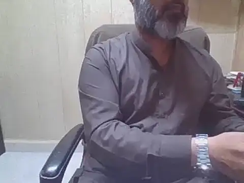 Snapshot of hairymaster95 chatting on November 25, 2025, 4:24 am hairymaster95 online show from November 25, 2025, 4:24 am