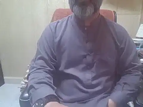 Snapshot of hairymaster95 chatting on October 4, 2025, 4:03 am hairymaster95 online show from October 4, 2025, 4:03 am