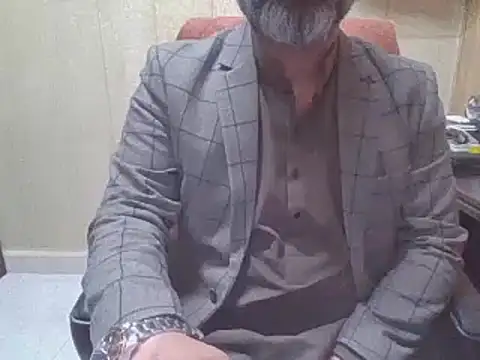 Snapshot of hairymaster95 chatting on December 1, 2025, 4:13 am hairymaster95 online show from December 1, 2025, 4:13 am