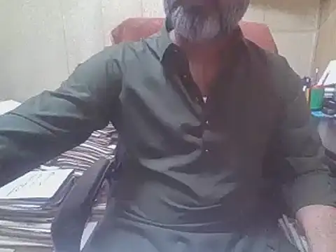 Snapshot of hairymaster95 chatting on November 7, 2025, 4:17 am hairymaster95 online show from November 7, 2025, 4:17 am