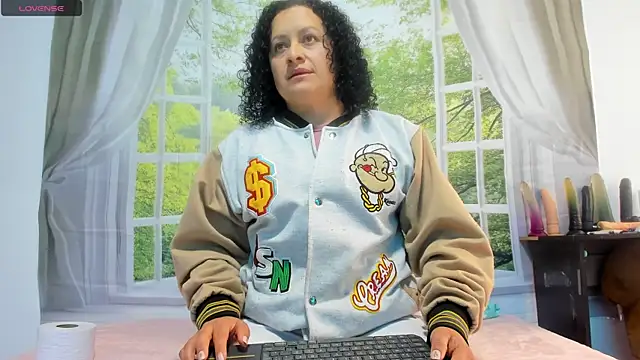 nikool32 online show from October 2, 2025, 1:36 pm