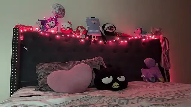 Snapshot of Cum2Charm chatting on October 14, 2025, 8:59 am Cum2Charm online show from October 14, 2025, 8:59 am