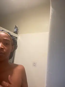 Snapshot of Cum2Charm chatting on October 7, 2025, 1:01 pm Cum2Charm online show from October 7, 2025, 1:01 pm