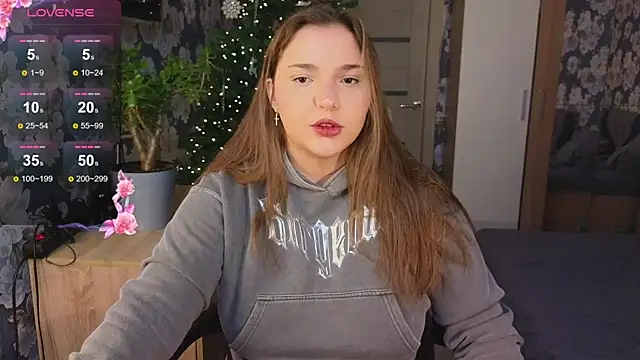  momiji  online show from December 17, 2025, 1:49 pm