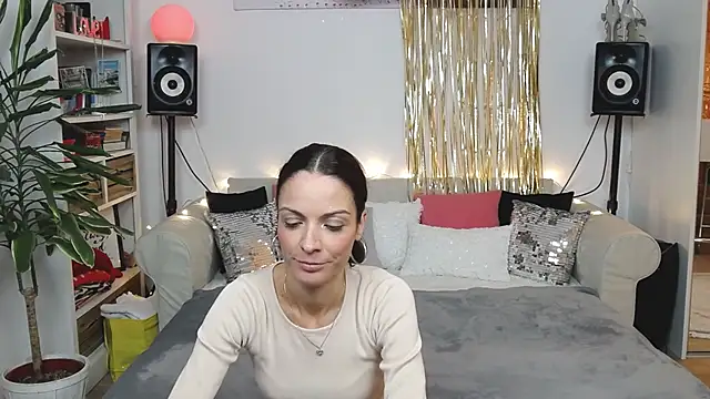 JaneDejaySC online show from November 25, 2025, 9:15 pm