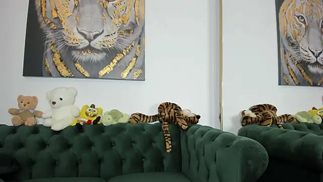 AnnaKarin online show from December 2, 2025, 8:10 pm