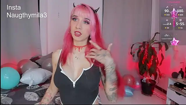 Sky dominika  online show from November 18, 2025, 1:21 am