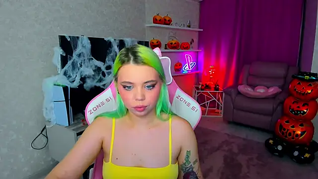 EnergyBunny 1 online show from October 30, 2025, 5:10 pm