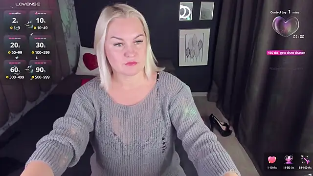 YolandaKiss online show from October 10, 2025, 6:31 pm