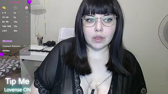 Snapshot of BettyMilla chatting on August 3, 2026, 12:55 pm BettyMilla online show from August 3, 2026, 12:55 pm