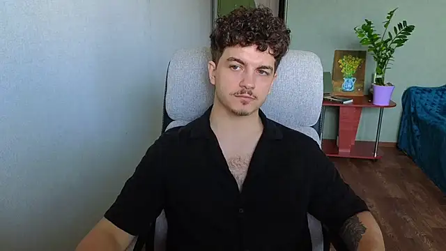 Snapshot of Remy_Miles chatting on June 5, 2026, 6:52 am Remy Miles online show from June 5, 2026, 6:52 am