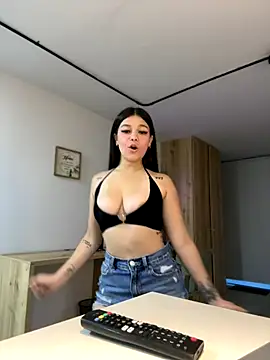 Snapshot of Alyshanon18 chatting on September 20, 2025, 10:48 pm Alyshanon18 online show from September 20, 2025, 10:48 pm