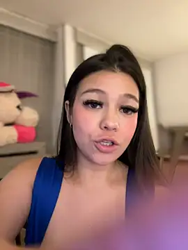 Snapshot of Alyshanon18 chatting on March 14, 2025, 9:32 pm Alyshanon18 online show from March 14, 2025, 9:32 pm