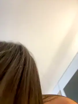 Snapshot of Alyshanon18 chatting on October 2, 2025, 9:18 pm Alyshanon18 online show from October 2, 2025, 9:18 pm