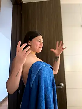 Snapshot of Alyshanon18 chatting on September 15, 2025, 8:53 pm Alyshanon18 online show from September 15, 2025, 8:53 pm