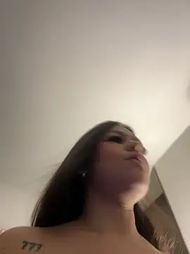 Snapshot of Alyshanon18 chatting on March 13, 2025, 12:59 am Alyshanon18 online show from March 13, 2025, 12:59 am