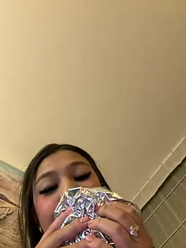 Snapshot of Alyshanon18 chatting on February 27, 2025, 2:57 am Alyshanon18 online show from February 27, 2025, 2:57 am