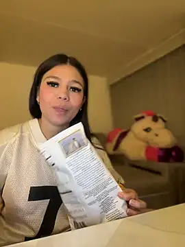 Snapshot of Alyshanon18 chatting on March 21, 2025, 4:39 am Alyshanon18 online show from March 21, 2025, 4:39 am