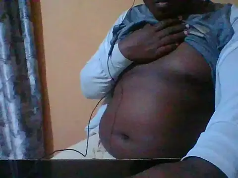 honeyswit online show from October 21, 2025, 10:42 pm