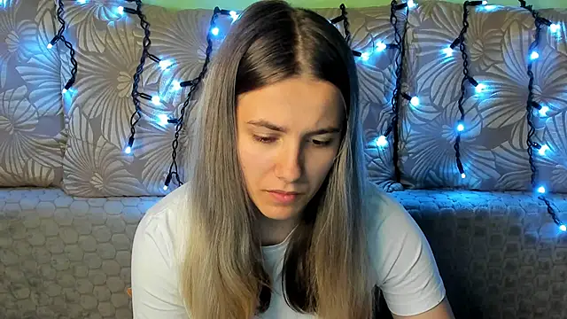 MaggieCake online show from October 15, 2025, 11:57 pm