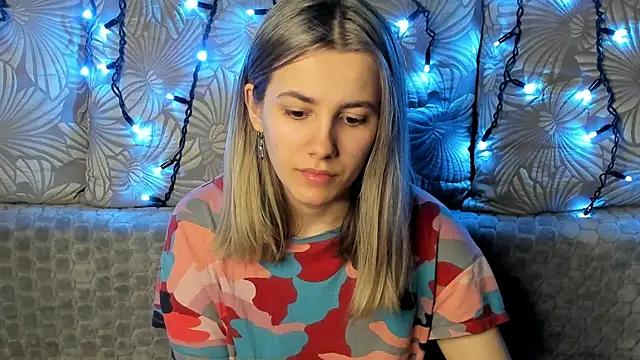 MaggieCake online show from March 12, 2025, 1:25 am