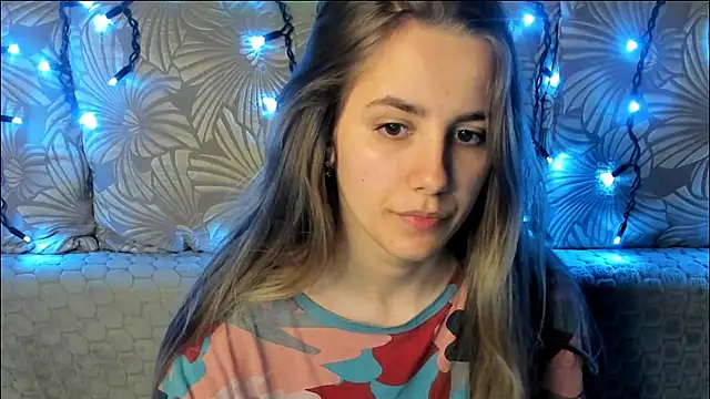 MaggieCake online show from April 19, 2026, 12:44 am