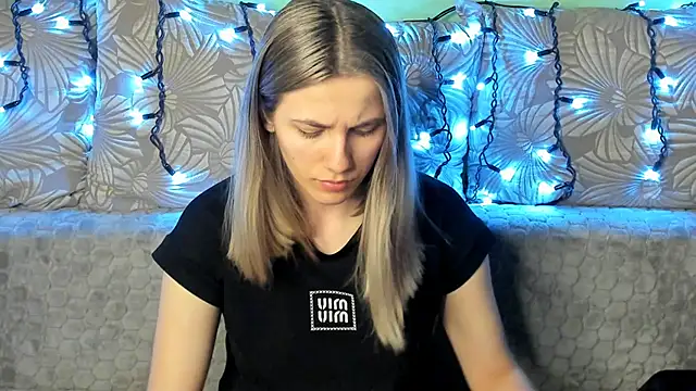 MaggieCake online show from March 22, 2025, 1:54 am