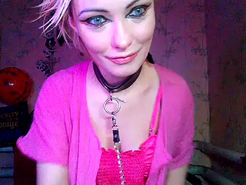 WildMissNiks online show from November 1, 2025, 9:36 am