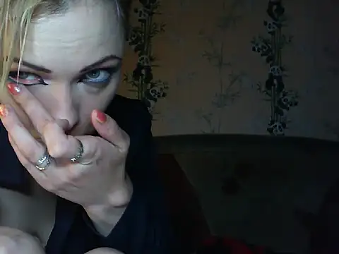 Snapshot of WildMissNiks chatting on June 11, 2026, 6:10 am WildMissNiks online show from June 11, 2026, 6:10 am