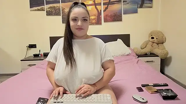 adelline online show from March 6, 2026, 9:43 pm