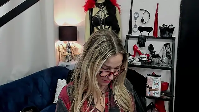 crystaLUX online show from March 7, 2025, 9:29 am