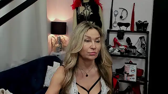 crystaLUX online show from March 3, 2025, 9:02 am