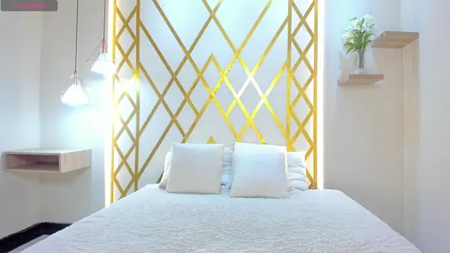 maryevans  online show from November 5, 2025, 12:52 pm