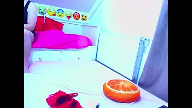 evehotty online show from November 6, 2025, 8:02 pm